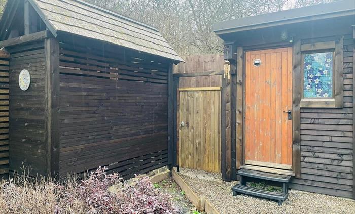 Camp Cynrig Glamping Cabin - toilet and shower facilities
